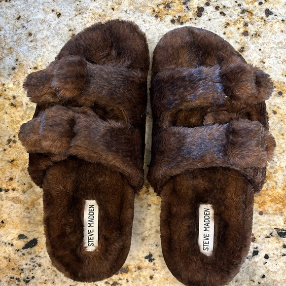 STEVE MADDEN STAYCATION SLIPPERS - Picture 2 of 6
